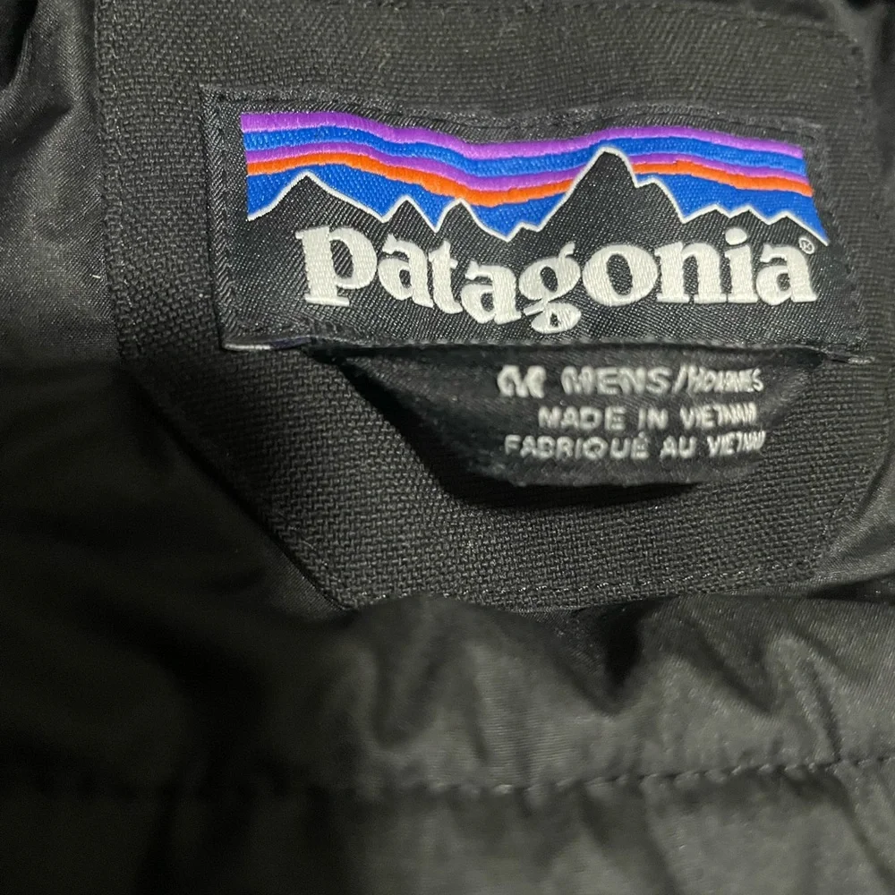 Patagonia Men's Black Raincoat - Picture 3 of 4